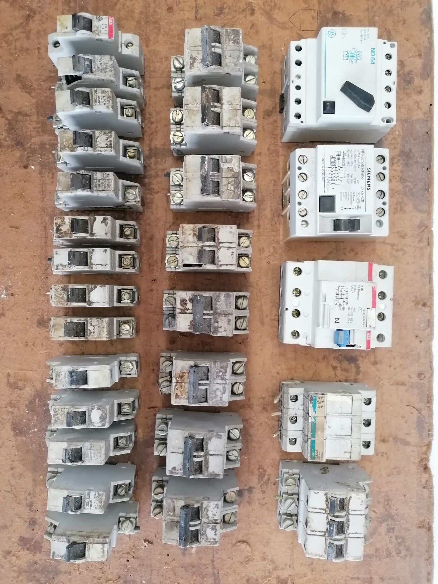 Material eléctrico disjuntores