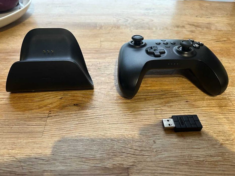 8BitDo Ultimate Bluetooth do Nintendo Switch i PC + stacja ładowania