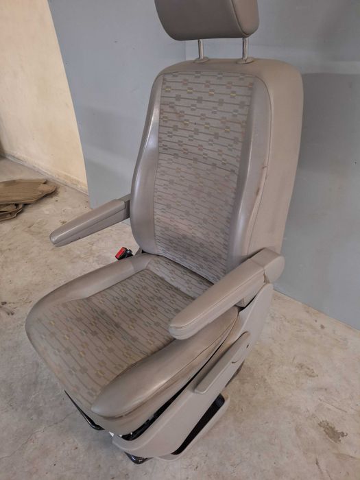 Fotel kierowcy Kapitański VW Transporter T5 FL