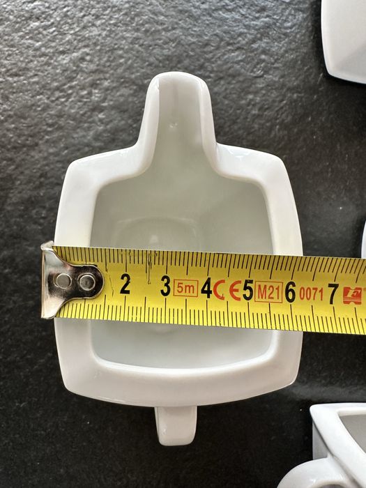 Bialy maly mlecznik dzbanuszek na mleko Lubiana