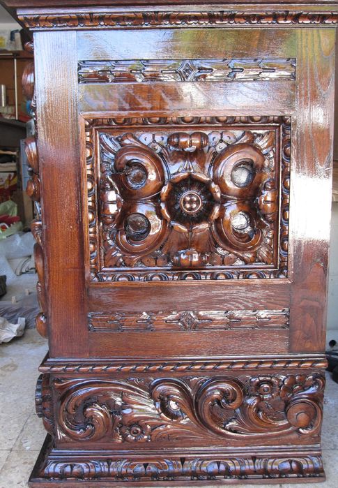 móvel renascença - aparador antigo com entalhes clássicos