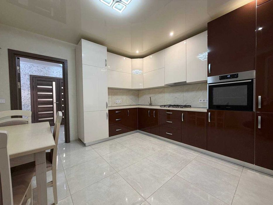 Продається простора 3-кімнатна квартира в обжитій новобудові