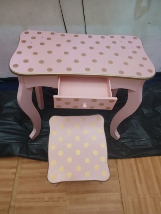 Stolik dla dziewczynki