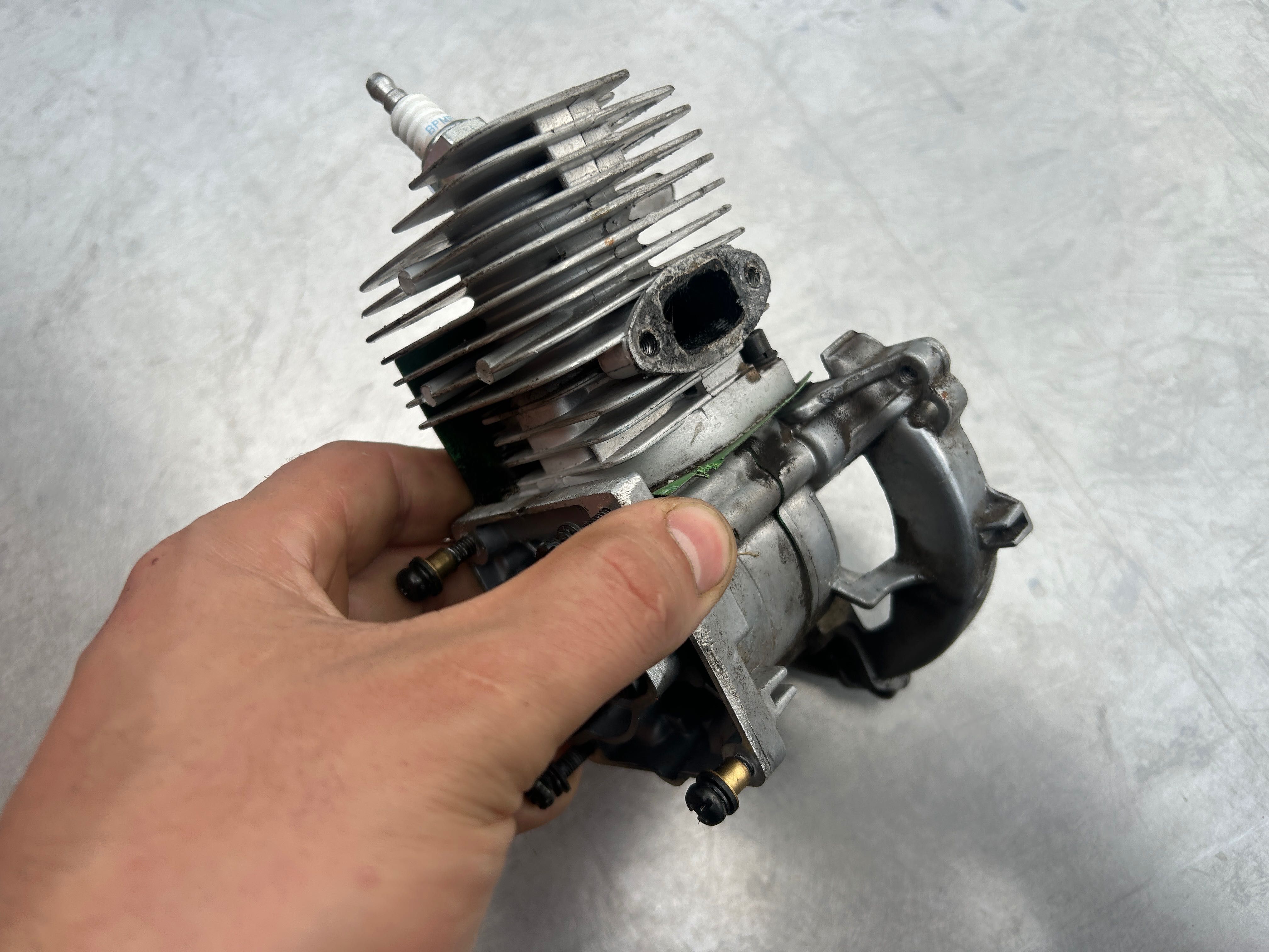 Silnik kompletny tłok cylinder Wał Makita EM 2600U Dolmar MS-27 (418)