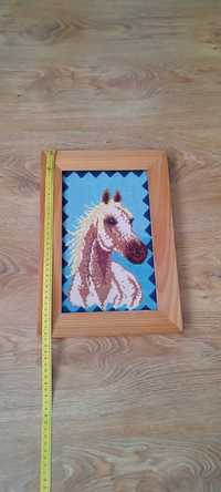 Ręcznie haftowany obraz rękodzieło oprawiony w ramkę koń
