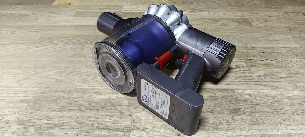 Бездротовий пилосмок Dyson V6
