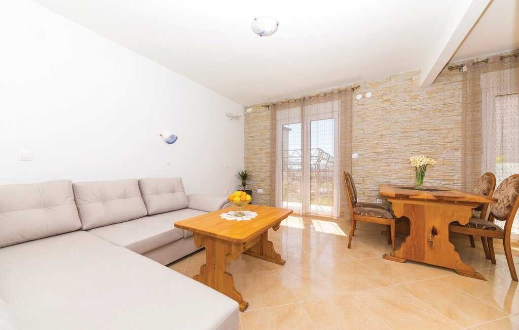 Wakacje w Chorwacji, okolice miasta Trogir, apartament dla 8 osób,