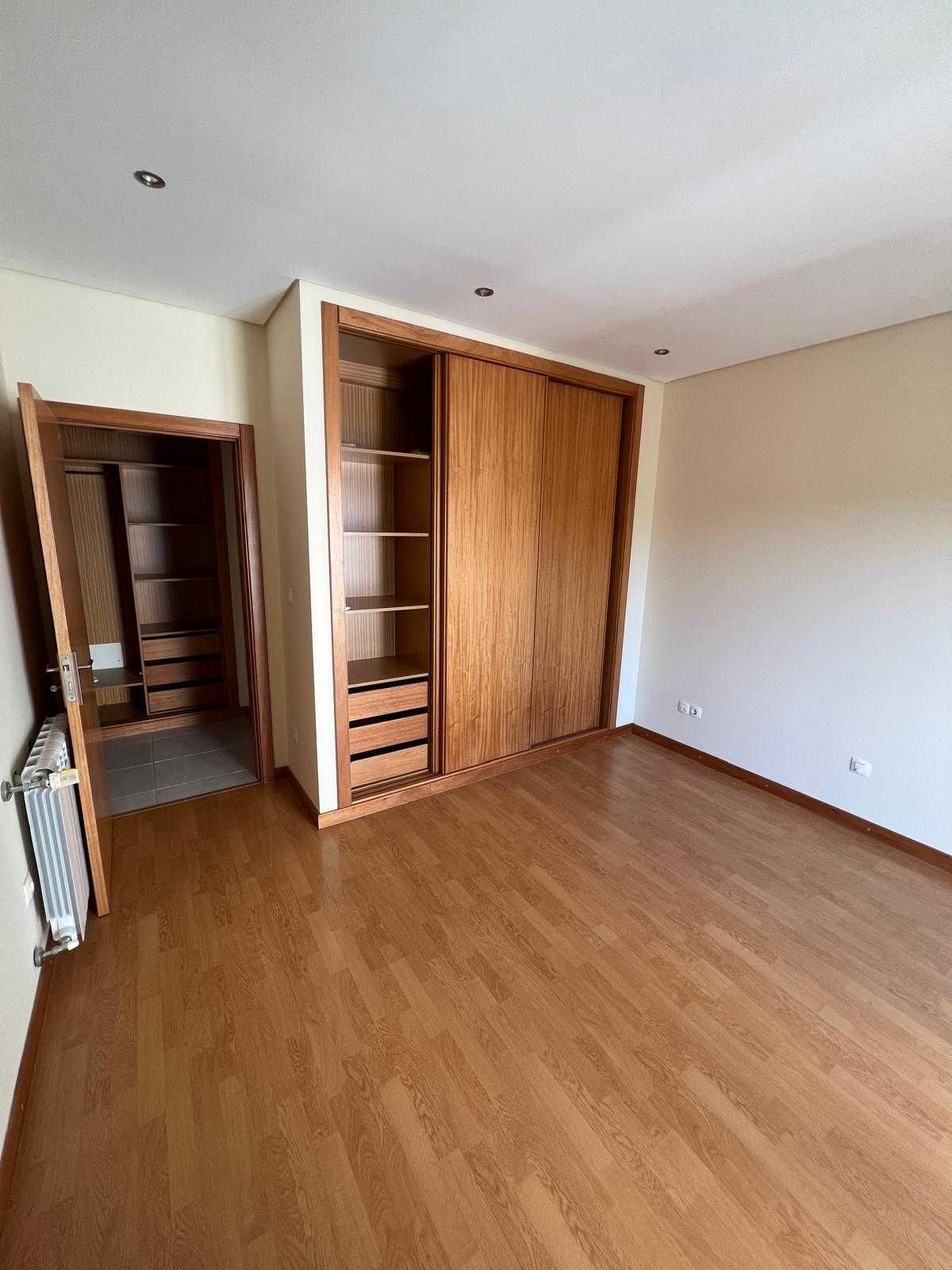 Apartamento T1 na Rua Padre Pascoal - São Bernardo, Aveiro