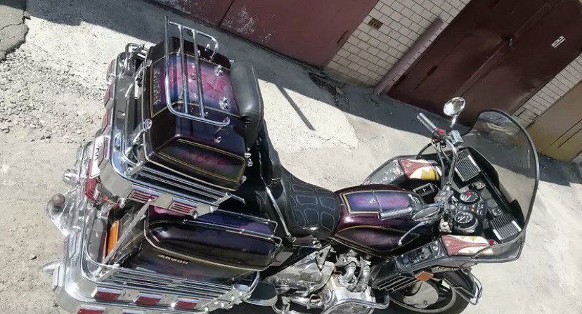 Продаю мотоцикл Honda Gold wing 1100