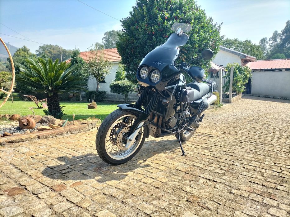 Triumph tiger 900