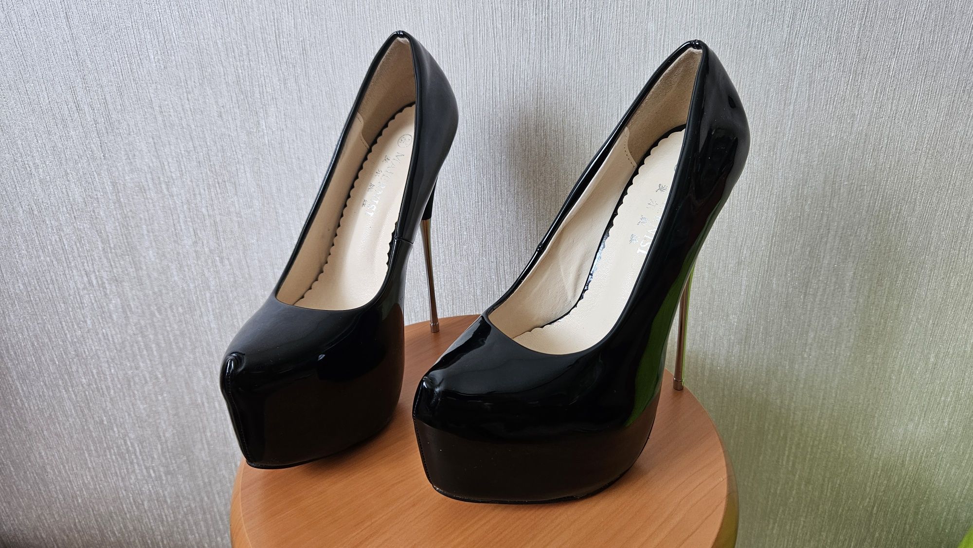 Sexy szpile nr 38,5 metalowe obcasy killer steel heels
