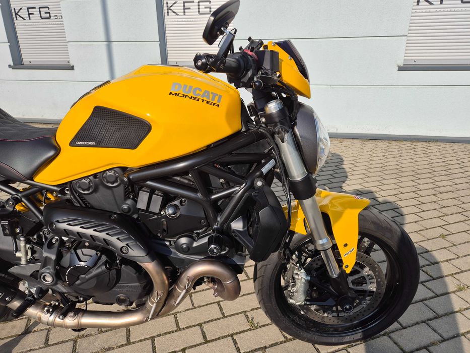 Ducati Monster 821, Salon Polska