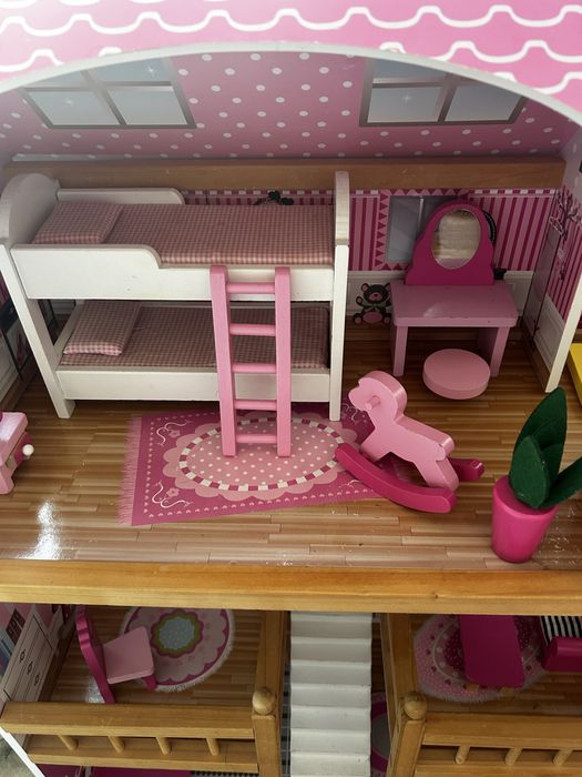 Domek drewniany dla lalek