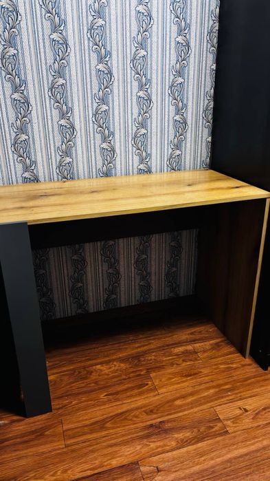 Продаю письмовий столик