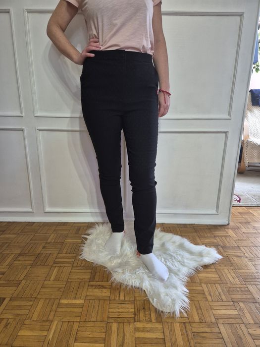 Reserved spodnie damskie  wyższy stan czarne  print viskoza 38