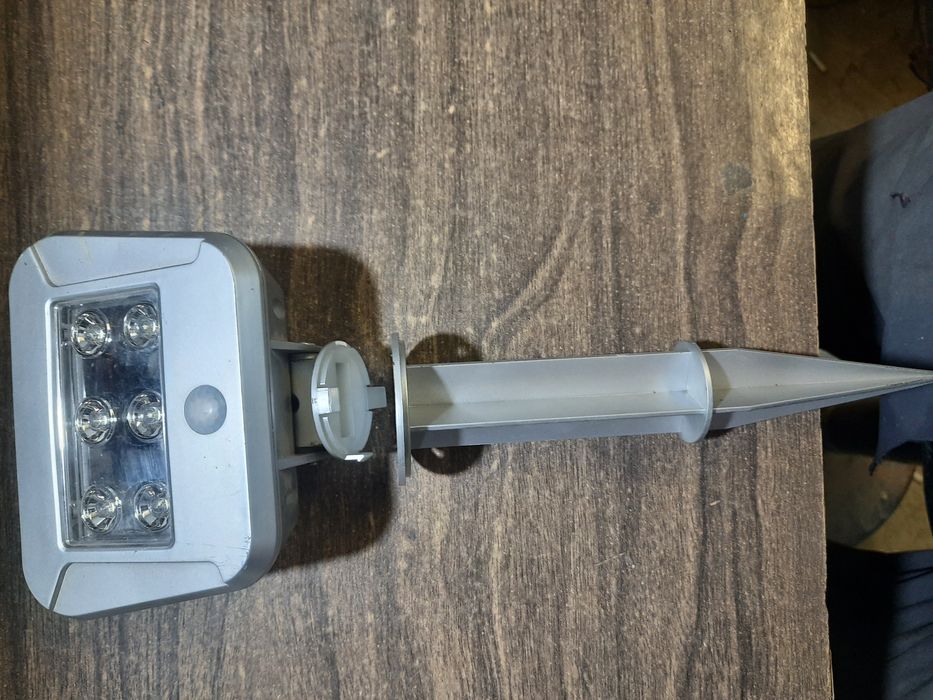 Led прожектор з детектором автономний