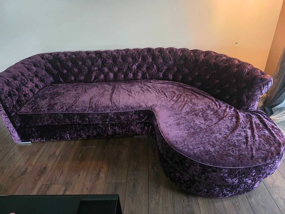 Sofá em veludo lilas