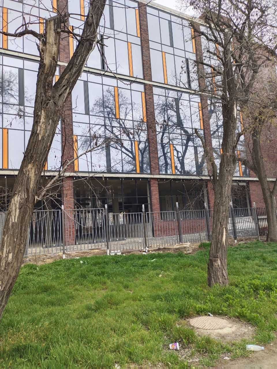 Дерби ТЦ фасад здание 7077 м +терраса, паркинг, рампа