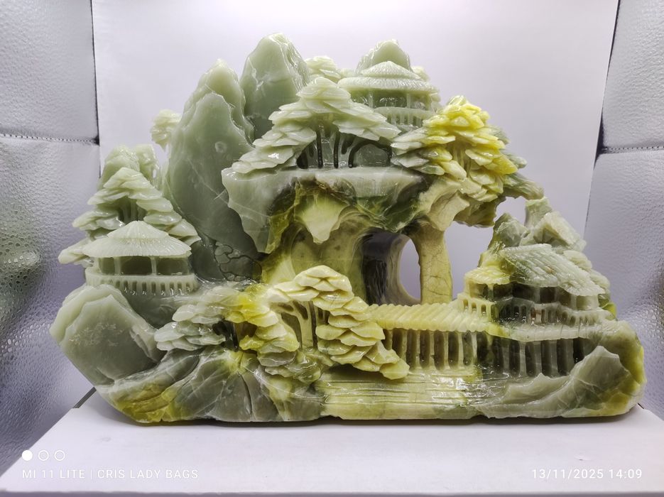 Pedra Jade Verde escultura de Aldeia Chinesa trabalhada lindíssima