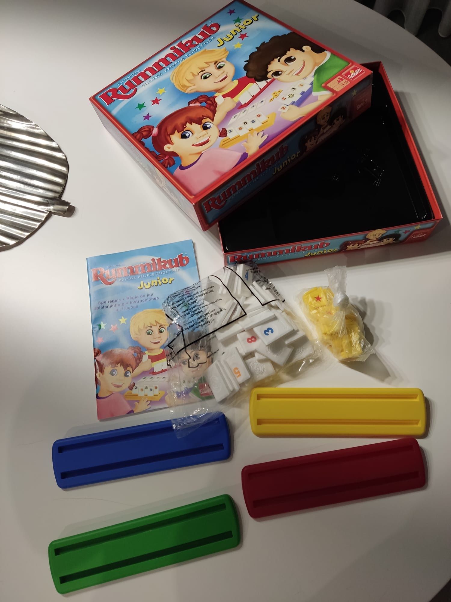 Jogo de tabuleiro Rummikub Junior para crianças dos 4 aos 10 anos