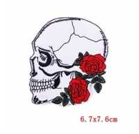 Naprasowanka czaszka czerwone róże na odzież