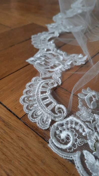 Długi welon 2.5m z koronką