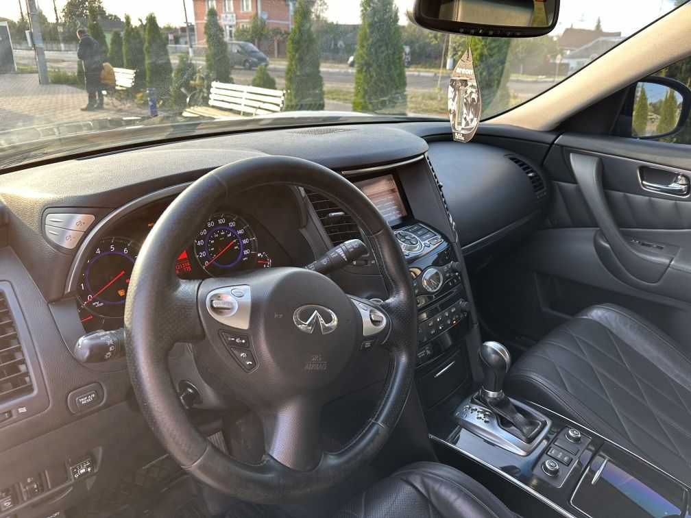 Infiniti fx 35, 2010р