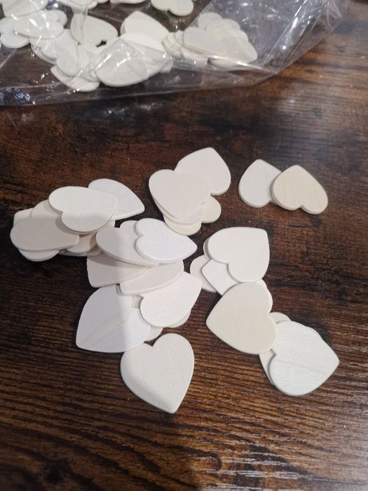 Księga gości weselnych, drewniana rama wraz z serduszkami z drewna