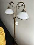 Lampa mosiężna stojąca.
