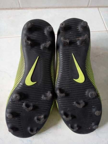 Chuteiras de criança número 34 da Nike