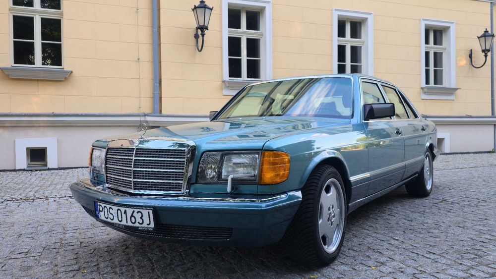 Wynajem auta na ślub – Mercedes-Benz 560SEL z kierowcą