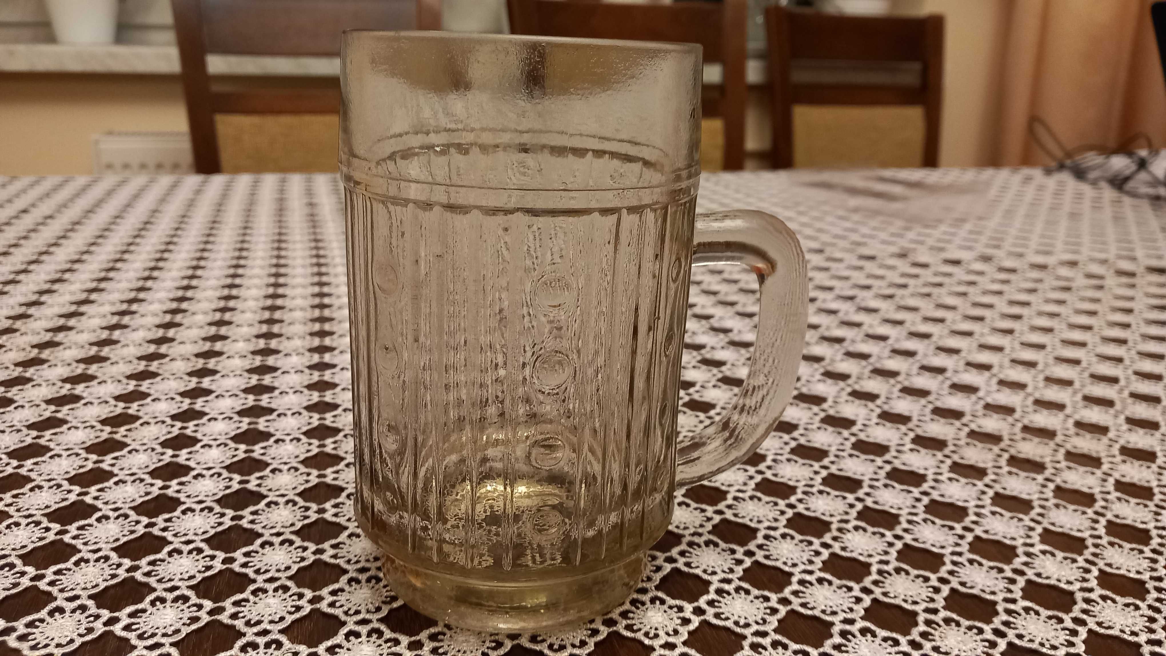 Sygnowany kufel 0,5 l kufel grube szkło różowe bez uszkodzeń