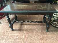 Mesa de sala em madeira