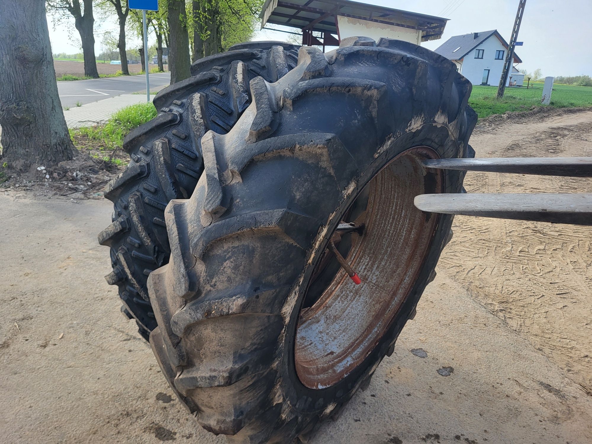 Koła bliźniacze 2szt o rozmiarze 16.9/14 36R . Kleber , szybko sprzęgi