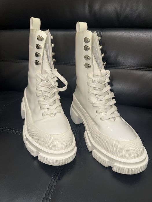 Взуття боти білі 36 розмір