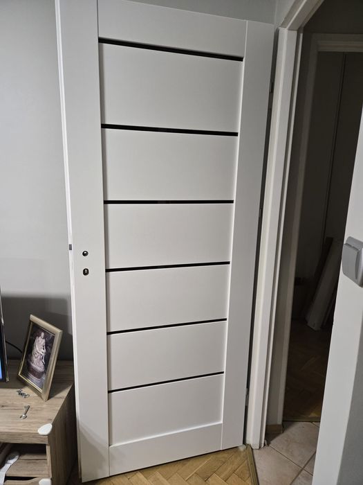 Białe Nowe Drzwi Wewnętrzne. Prawe 80