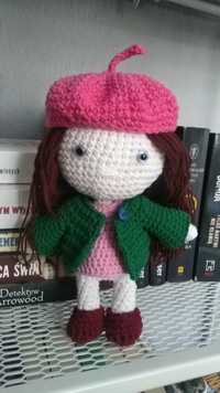 lalka na szydełku w różowym berecie/rękodzieło/handmade