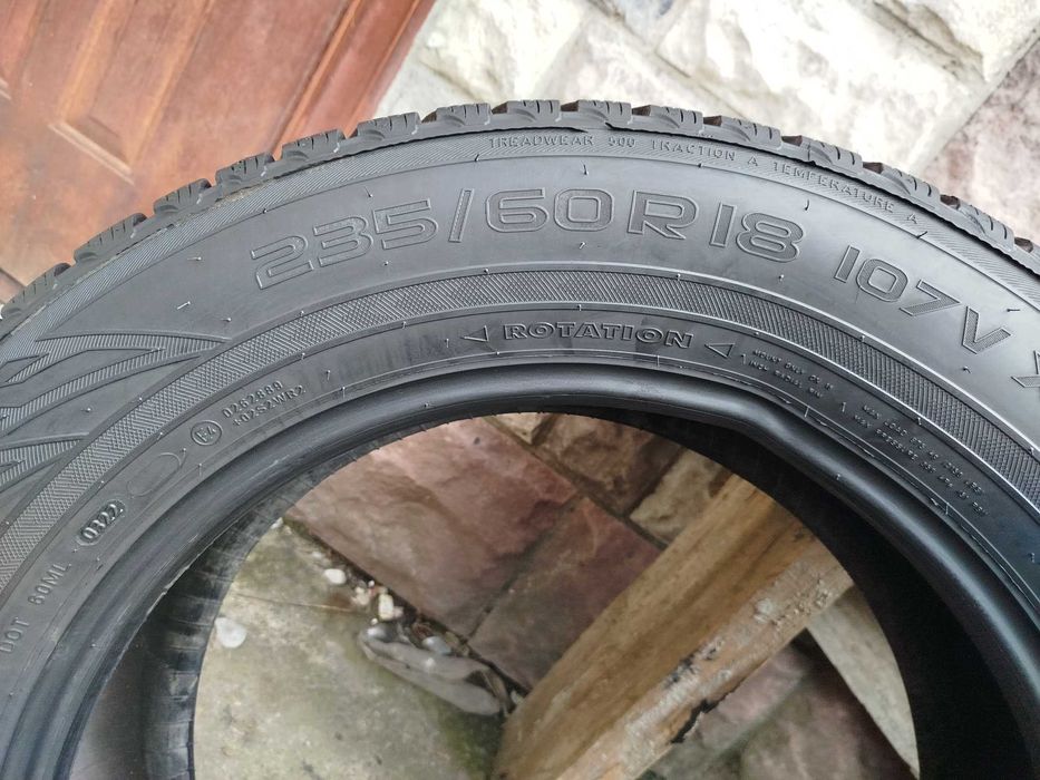 Резина (шини) зимові 235-60-18 Nokian з Німечини