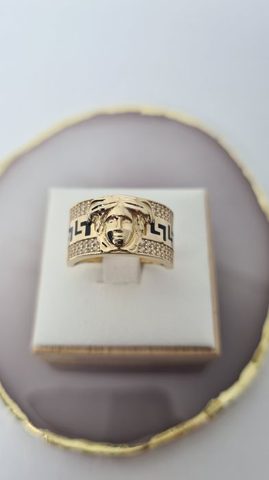 Nowy złoty pierścionek typu Versace grecki wzór czarny białe cyrkonie
