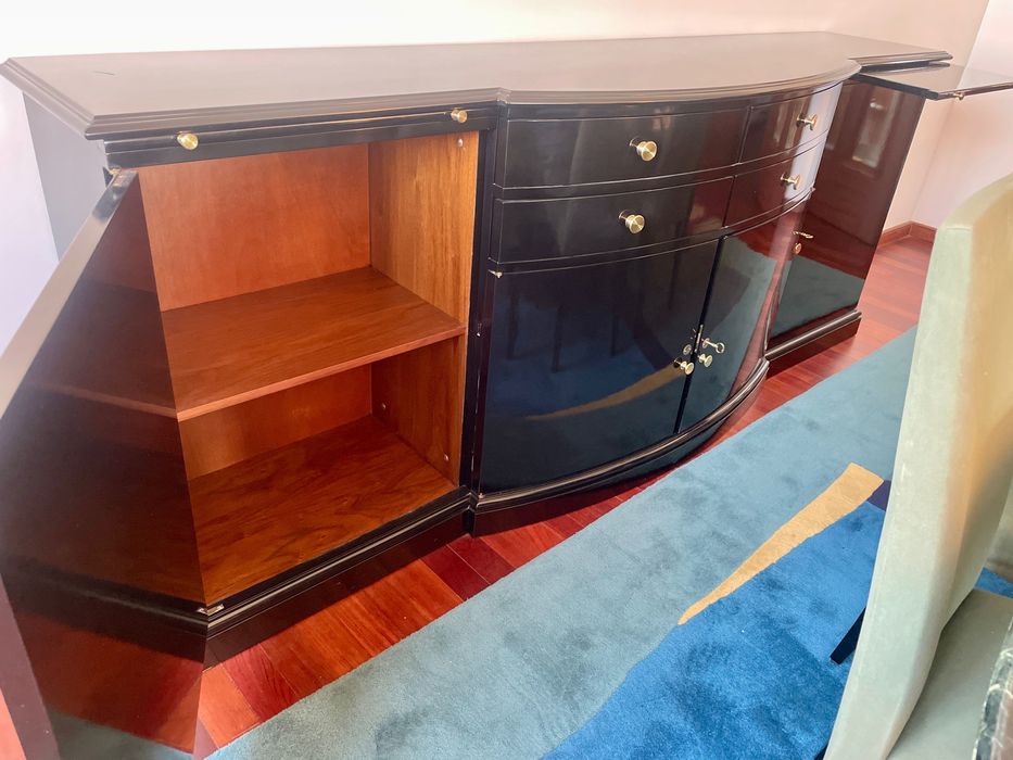 Aparador lacado preto estilo art deco + espelho lapidado bisotado