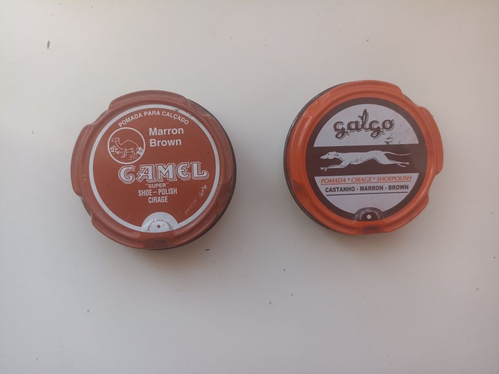 Latas graxa antigas