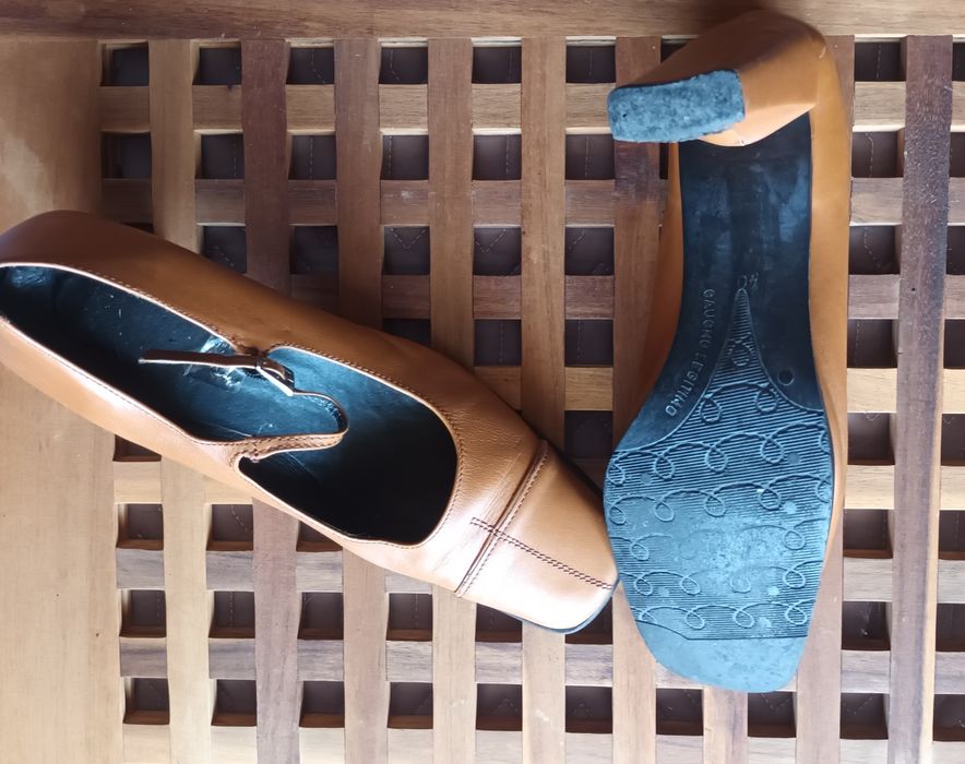 Sapato em pele 40