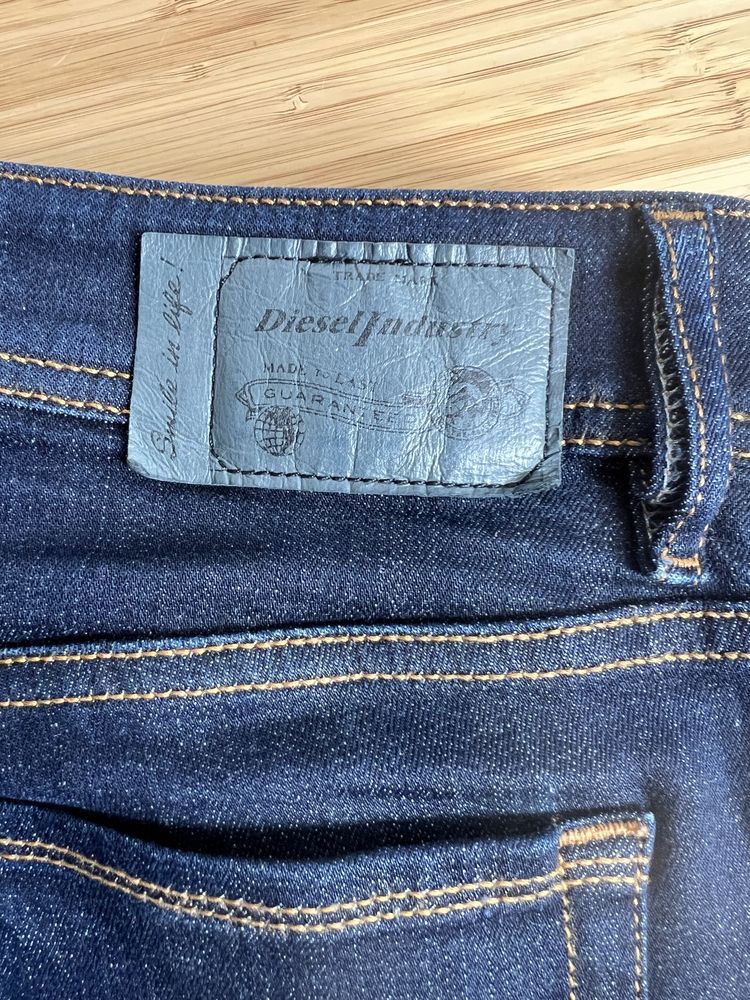 Spodnie jeansowe Diesel oryginalne