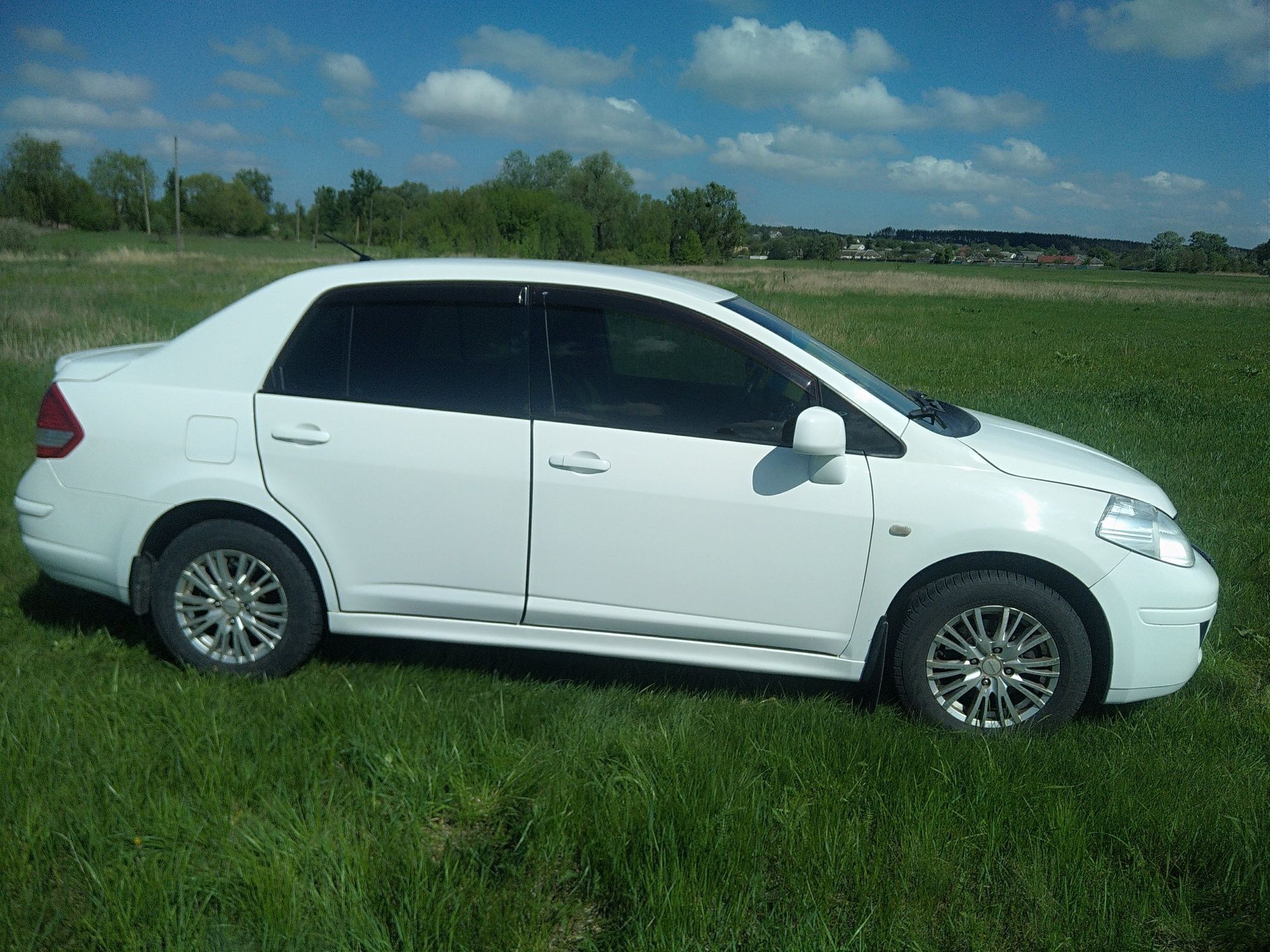 Продам Ніссан Тііда седан 2012 року, газ бензин!