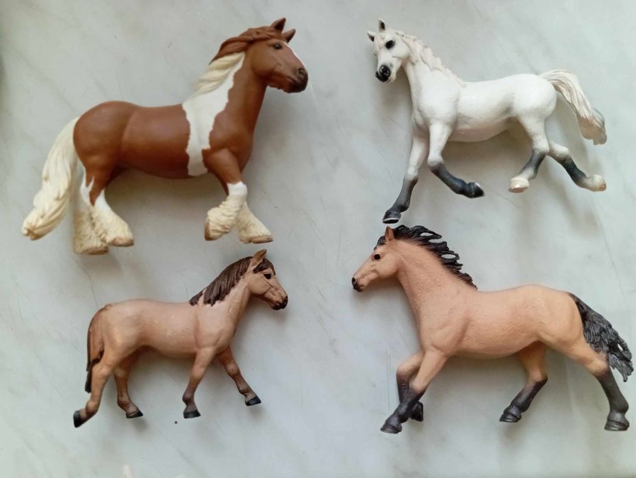 Dużo figurek i akcesoriów Schleich