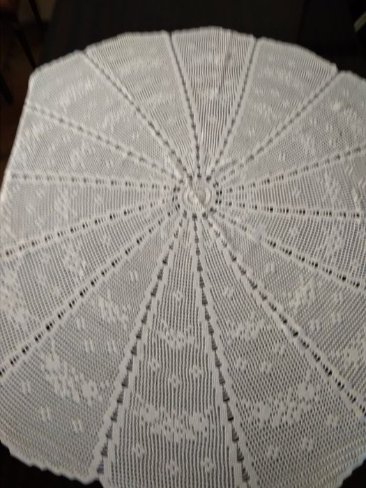 Toalha de mesa Redonda em linha fina branca