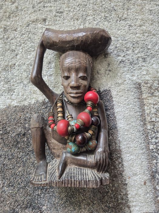 Stara drewniana figura