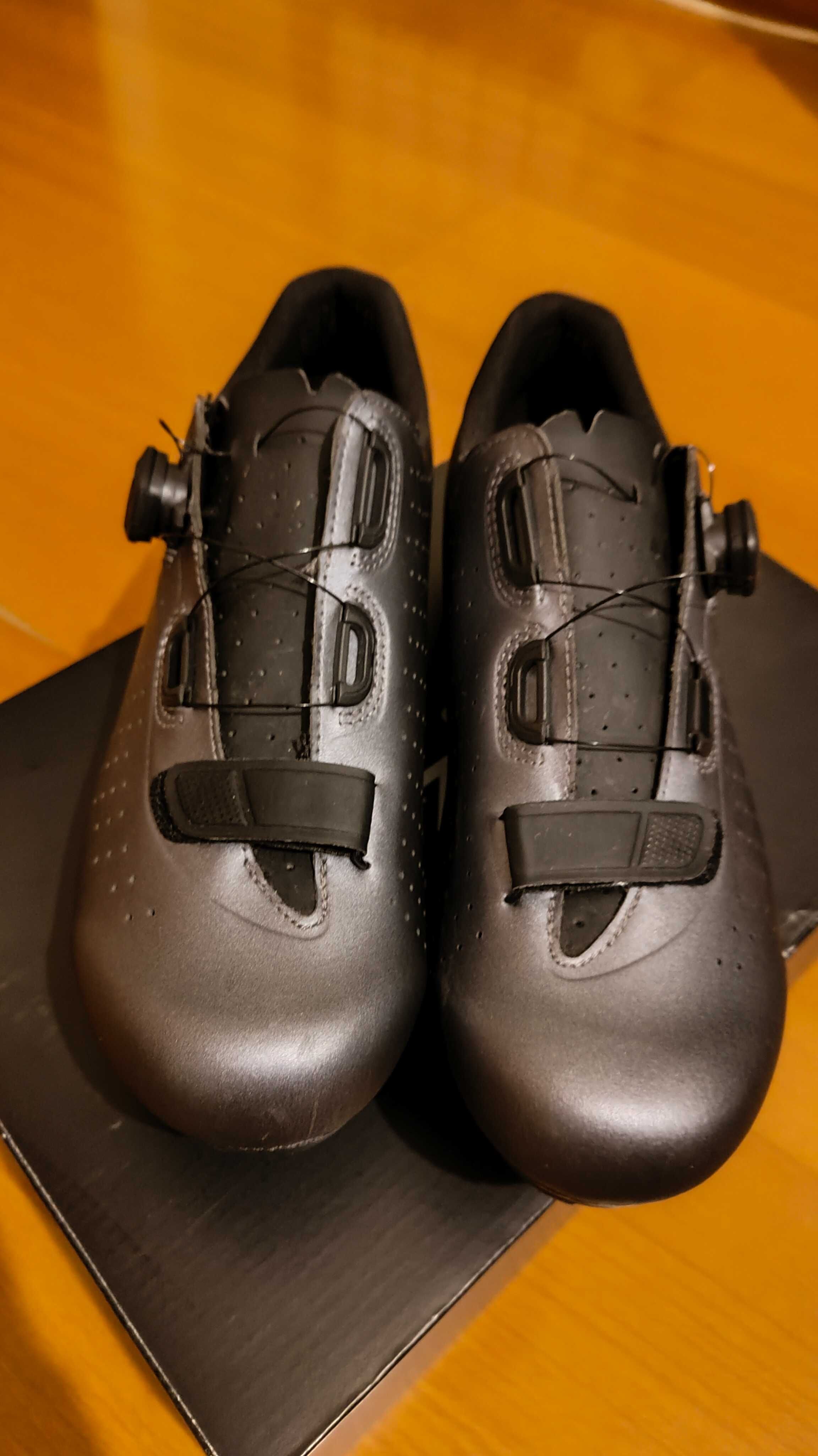 Sapatilhas fizik tempo overcurve r5