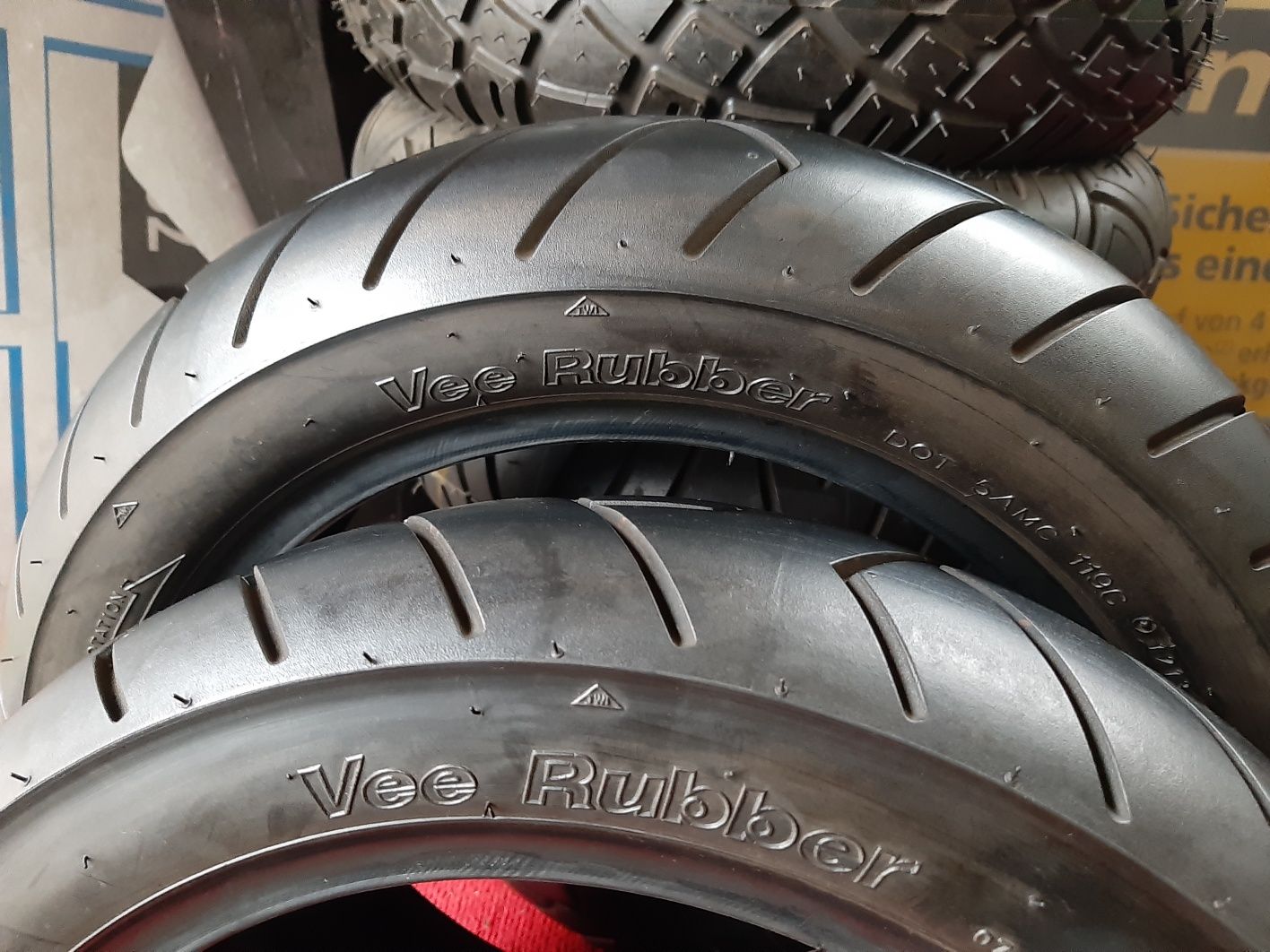Шины на скутер 120/70 - 12 + 130/70 - 12 Vee Rubber из Германии