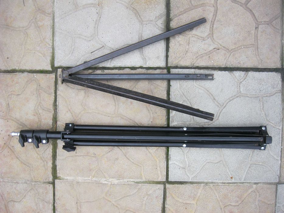 Продам треногу штатив раскладной